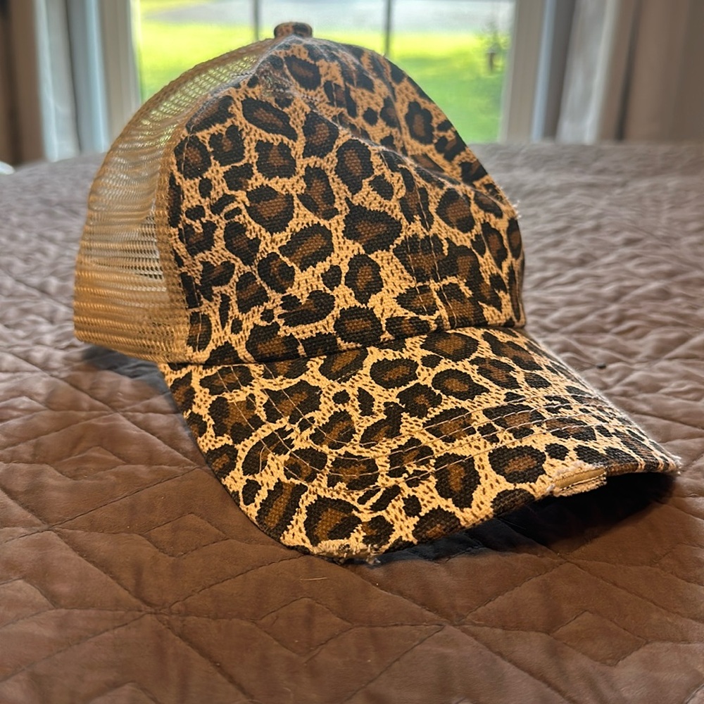 Leopard print mesh adjustable hat